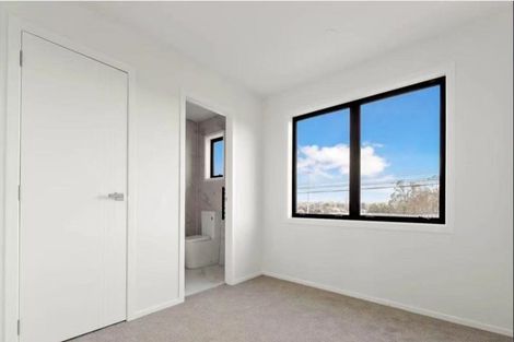 Photo of property in 2a Clinker Place, New Lynn, Auckland, 0600