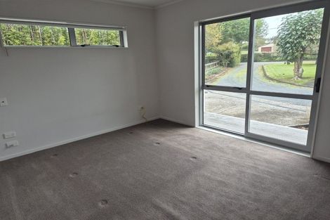 Photo of property in 18 Koraha Road, Kumeu, 0892