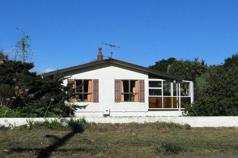 Photo of property in 46 Waimea Road, Waikanae Beach, Waikanae, 5036