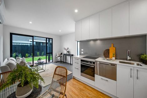 Photo of property in 2/98 Proctor Street, Papanui, Christchurch, 8053