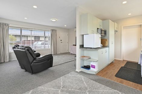 Photo of property in 67 Farquhars Road, Redwood, Christchurch, 8051