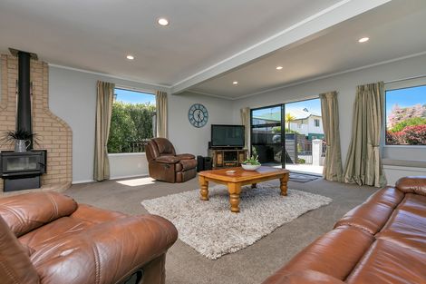 Photo of property in 17 Matua Road, Huapai, Kumeu, 0810