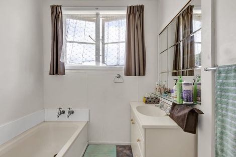 Photo of property in 2 Denmark Terrace, Midhirst, Stratford, 4394