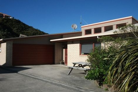 Photo of property in 14a Domanski Crescent, Owhiro Bay, Wellington, 6023