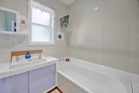 Photo of property in 4 Kerry Lane, Hawera, 4673