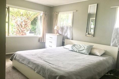 Photo of property in 38 Highland Park Drive, Highland Park, Auckland, 2010