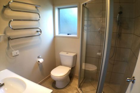 Photo of property in 53 Ellice Road, Totara Vale, Auckland, 0629