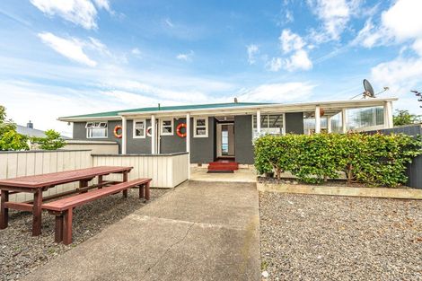 Photo of property in 86 Karaka Street, Castlecliff, Whanganui, 4501