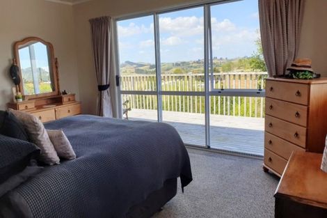 Photo of property in 18 Marohemo Road, Maungaturoto, 0583