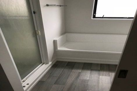 Photo of property in 2/23 William Souter Street, Forrest Hill, Auckland, 0620