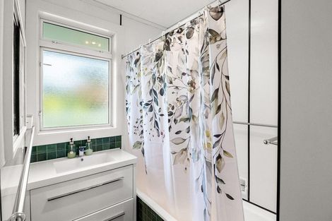 Photo of property in 15 Barrett Street, Westown, New Plymouth, 4310