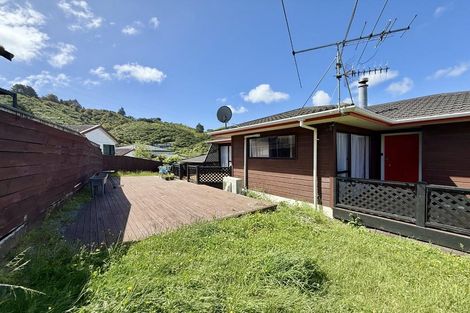 Photo of property in 2 Opurere Grove, Tirohanga, Lower Hutt, 5010