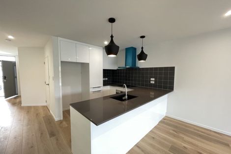 Photo of property in 4/10 Vinifera Place, Fairview Heights, Auckland, 0632