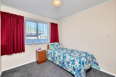 Photo of property in 12 Salas Place, Papakura, 2110