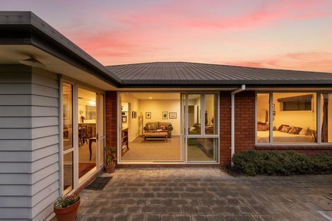 Photo of property in 2/66 Hounslow Street, Ilam, Christchurch, 8041