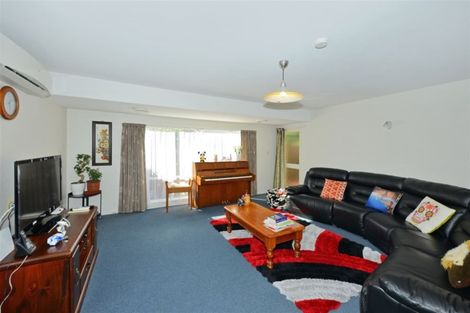 Photo of property in 70 Cutts Road, Russley, Christchurch, 8042