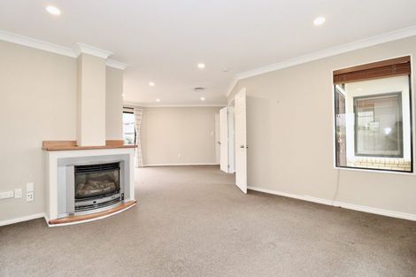 Photo of property in 33 Annalong Road, Dannemora, Auckland, 2016