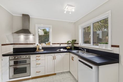 Photo of property in 207 Miromiro Road, Normandale, Lower Hutt, 5010