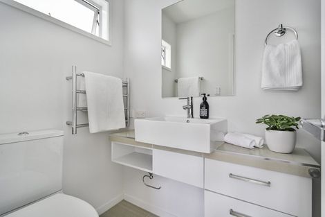 Photo of property in 3 Hikanui Drive, Havelock North, 4130