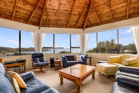 Photo of property in 18 Tremaine Place, Camborne, Porirua, 5026