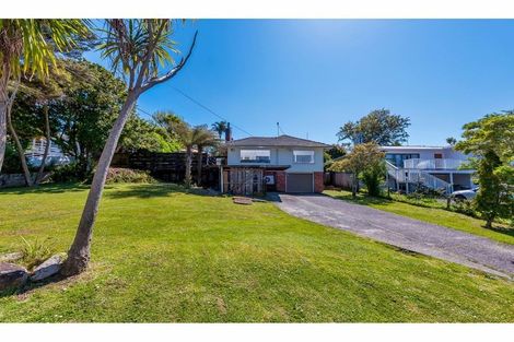 Photo of property in 2/3 Caribbean Drive, Unsworth Heights, Auckland, 0632