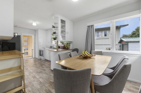 Photo of property in 8 Fyson Place, Hawera, 4610