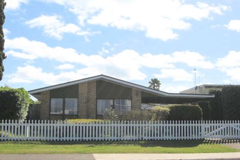 Photo of property in 15 Lee Street, Whitianga, 3510