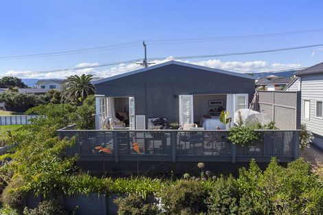 Photo of property in 118 Seaview Road, Paraparaumu Beach, Paraparaumu, 5032