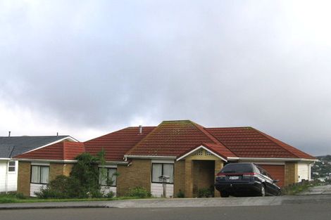 Photo of property in 90 Stewart Drive, Newlands, Wellington, 6037