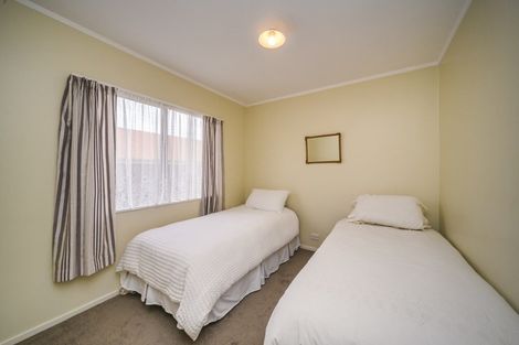 Photo of property in 28 Chatsworth Place, Highbury, Palmerston North, 4412