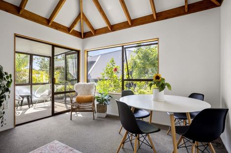 Photo of property in 1/62 Wairoa Road, Narrow Neck, Auckland, 0624