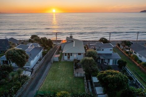 Photo of property in 52 The Parade, Paekakariki, 5034