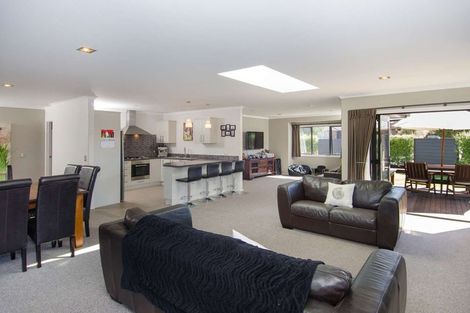 Photo of property in 2 Shaun Close, Papamoa Beach, Papamoa, 3118