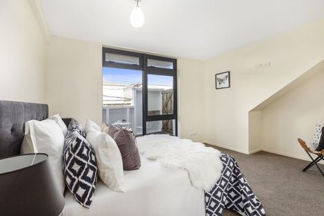 Photo of property in Pirie Street Townhouses, 2/35 Pirie Street, Mount Victoria, Wellington, 6011