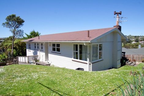 Photo of property in 22 Stewart Drive, Newlands, Wellington, 6037