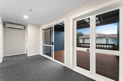 Photo of property in 188 Waimumu Road, Massey, Auckland, 0614