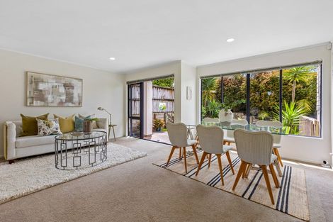 Photo of property in 2/10 Kells Place, Botany Downs, Auckland, 2010