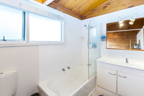 Photo of property in 71 Oregon Drive, Maoribank, Upper Hutt, 5018