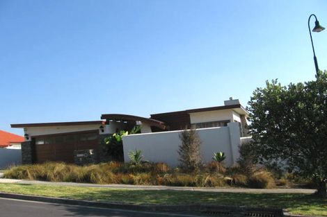 Photo of property in 8 St Clair Place, Browns Bay, Auckland, 0630