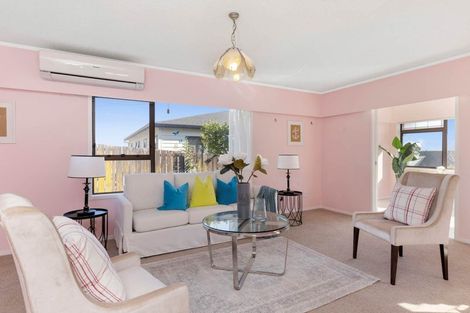 Photo of property in 2/27 Derrimore Heights, Clover Park, Auckland, 2019