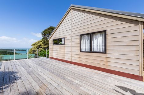 Photo of property in 52 Rauhuia Crescent, Parau, Auckland, 0604