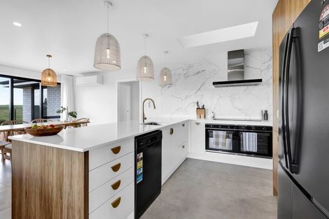 Photo of property in 62 Aratapu Street, Waitara, 4320