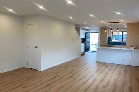 Photo of property in 2/28 Croydon Road, New Lynn, Auckland, 0600