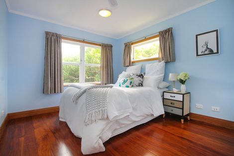 Photo of property in 24 Howard Road, Northcote, Auckland, 0627