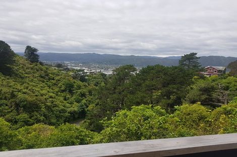 Photo of property in 66 Miromiro Road, Normandale, Lower Hutt, 5010