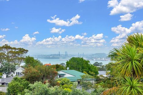 Photo of property in 25b Pupuke Road, Birkenhead, Auckland, 0627