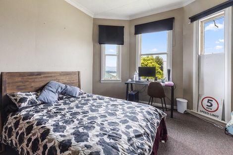 Photo of property in 30 Apuka Street, Brooklyn, Wellington, 6021