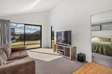 Photo of property in 22 Riley Street, Lake Hawea, 9382