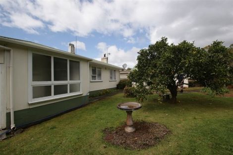 Photo of property in 11 Cambridge Street, Te Kamo, Kamo, 0112