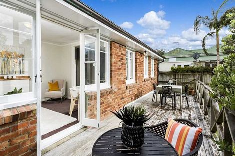 Photo of property in 78a Lake Road, Narrow Neck, Auckland, 0624